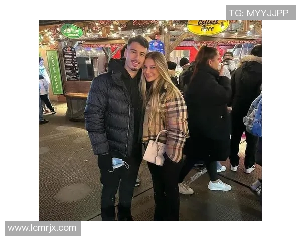 揭秘足球球星女友真实身高差 甜蜜合照背后的趣味细节